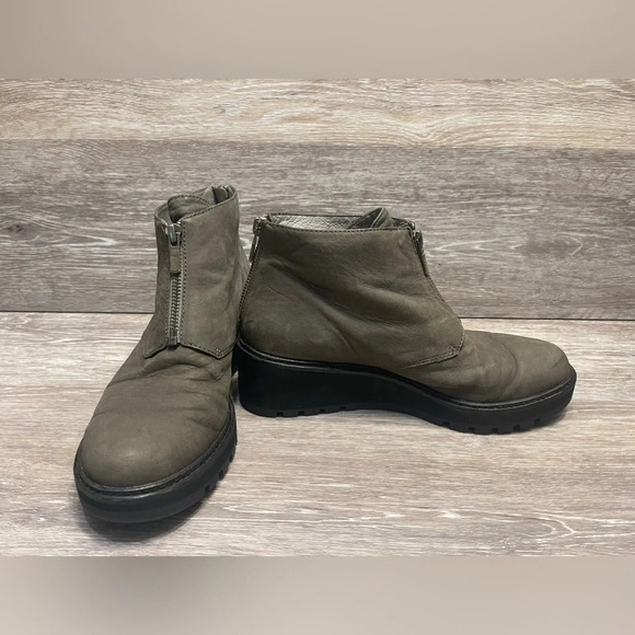 Eileen Fisher Casey Taupe‎ Tumbled Nubuck Chukka Bootie Size 8 - Picture 1 of 12